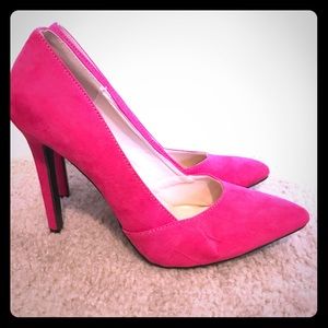 Hot pink pumps! 💕💕
